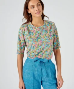 Blouse fluide à épaulettes.