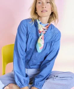 Chemisier en denim brodé