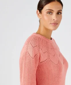 Pull détails ajourés