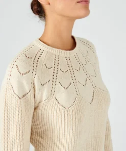 Pull détails ajourés