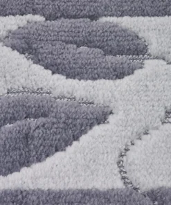 Tapis de bain motif feuilles.