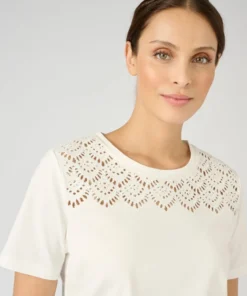 T-shirt broderies ajourées
