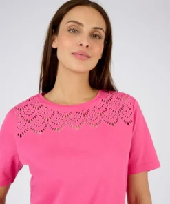 T-shirt broderies ajourées