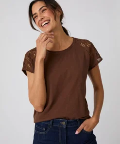 T-shirt détail macramé aux épaules