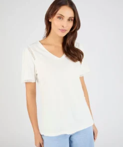 T-shirt détails dentelle